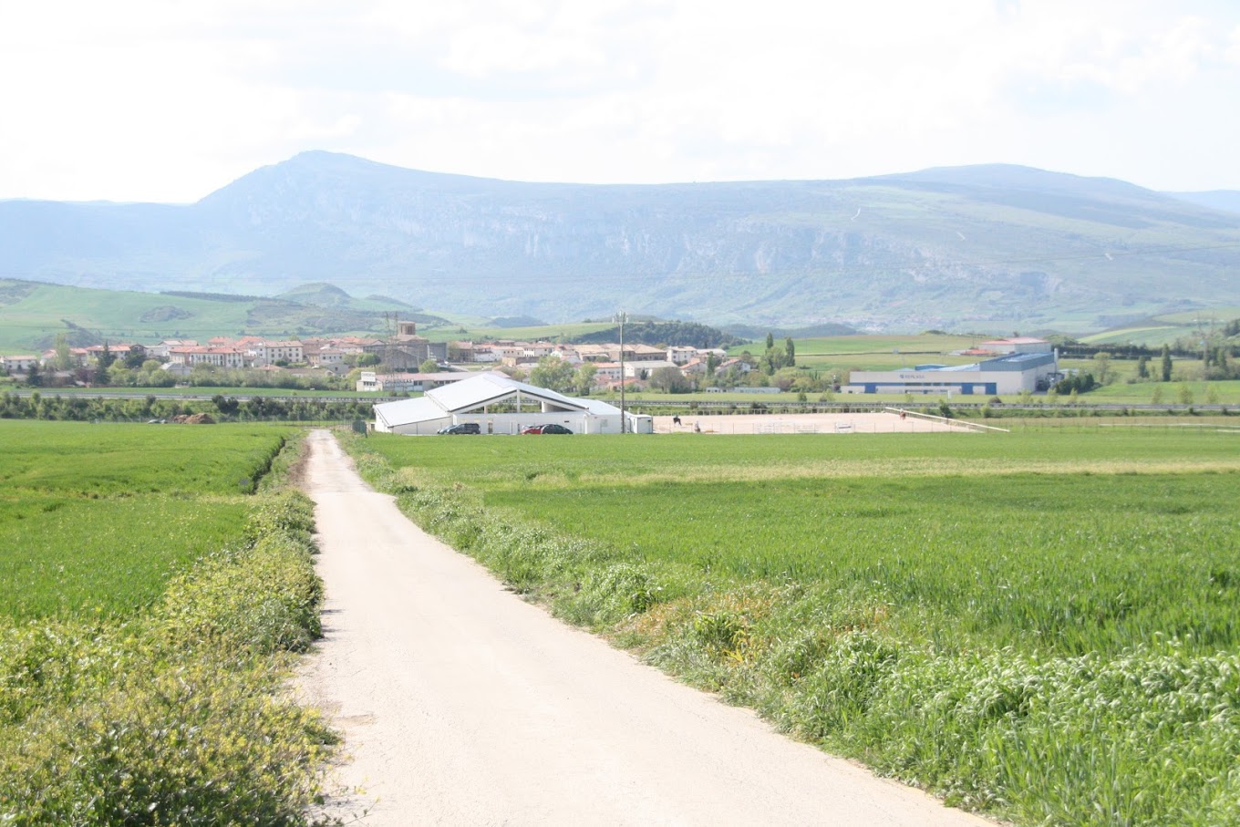 Centro Ecuestre Cizur : box et paddocks, pension pour chevaux à Astráin - Photo 1 sur 2