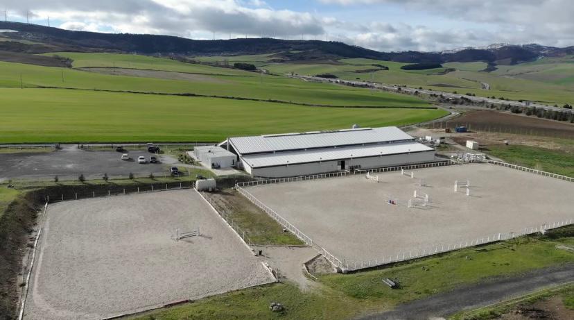 Centro Ecuestre Cizur : box et paddocks, pension pour chevaux à Astráin - Photo 2 sur 2