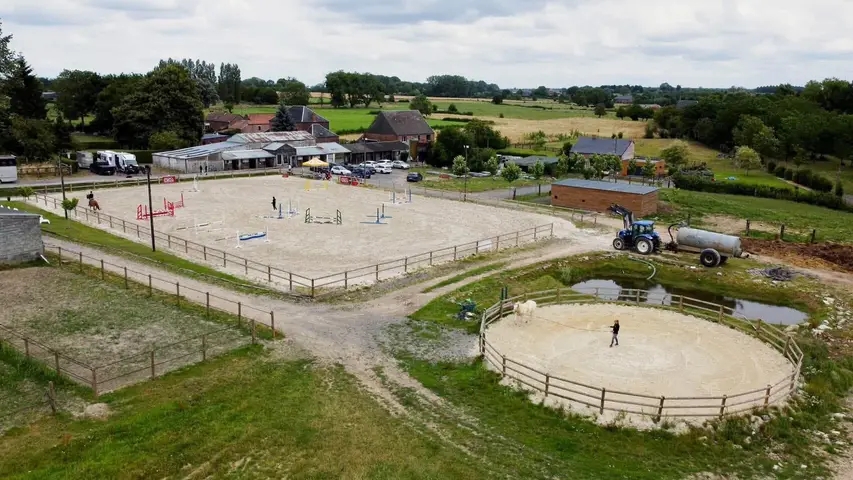 Les Ecuries du Cocq : box et paddocks, pension pour chevaux à Hon-Hergies - Photo 3 sur 4
