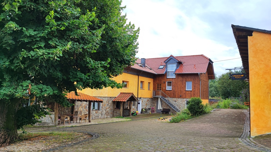 Lindenhof-Bergenhausen : box et paddocks, pension pour chevaux à Altenkirchen (Westerwald) - Photo 2 sur 6