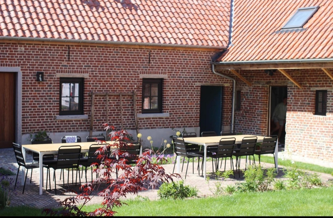 Gastenverblijf ’t Hof van Eden : box et paddocks, pension pour chevaux à Wingene - Photo 1 sur 2